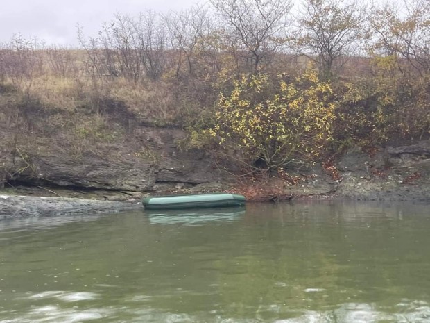 Издирването на двамата рибари от Бургас продължава при мястото, където са открити мрежите им