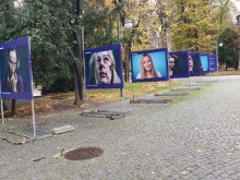Фотоизложбата "Не си сама" показва лицето на насилието над жени