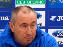 Стоилов иска от футболистите си да защитят мястото си в Левски