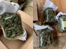 Полицията в Бургас разпространи кадри на иззета при претърсване марихуана