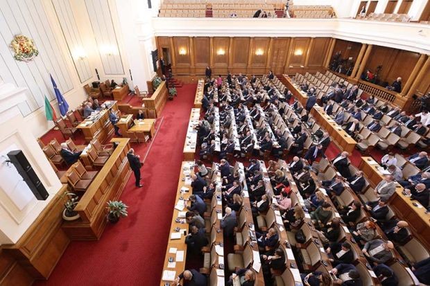 Депутати от Продължаваме Промяната ГЕРБ СДС и ДПС влязоха в спор в