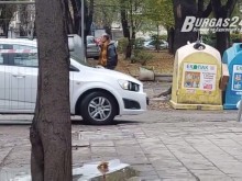 Читателка: Неадекватен с падащи панталони заговаря ученици до бургаско училище!