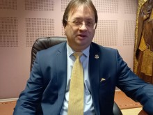 Доц. Златогор Минчев: Машините са димка, за да не коментираме теми като тази, че бюджетът не стига и ще трябва да теглим нов заем