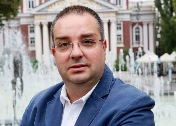 Михаил Ставрев пита кмета Фандъкова как е избрана фирмата за поддръжка на Природен парк "Витоша"