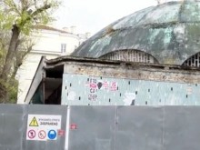 Събарят знакова сграда, за да построят 12-етажен хотел