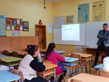 Местната комисия за борба с трафик на хора в Сливен проведе целенасочена превантивна работа, обхващайки 70 родители от кв. "Надежда"