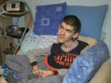 Пълен абсурд: Отличник, който има двигателни проблеми, може да остане без диплома