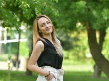 19-годишна красавица е талисман на огнеборци