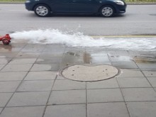 Шофьор катастрофира в хидрант до детска градина в пловдивско село