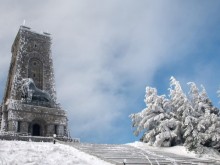 Забраниха качването на автомобили до Паметника на свободата заради интензивен снеговалеж