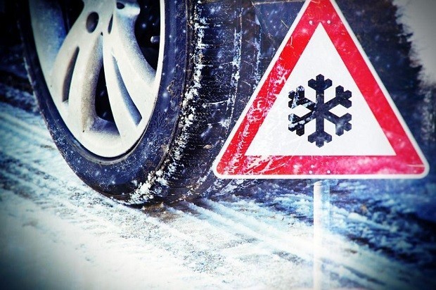 Ограничено е движението за товарни автомобили с ремаркета и полуремаркета през прохода "Превала" заради снегопочистване