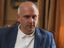 Васил Василев: Няма фронтове в Народния театър