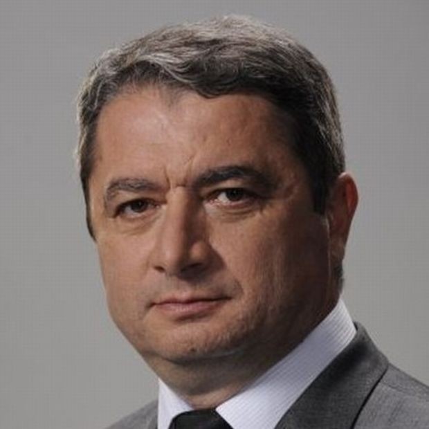 Емануил Йорданов: Желателен е балансът в работата на президента и правителството, който трябва да започне с промяна в Конституцията