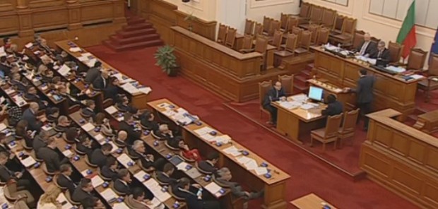 Депутатите продължават да разглеждат Изборния кодекс