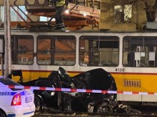 Автомобил и трамвай се удариха в София
