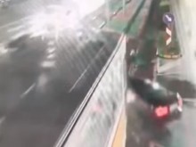 Появиха се първи кадри от тежката катастрофа между трамвай 20 и лек автомобил