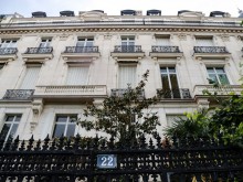 Бизнесмен от Пловдив купи за 10 млн. евро апартамента на Джeфpи Eпcтийн в Париж