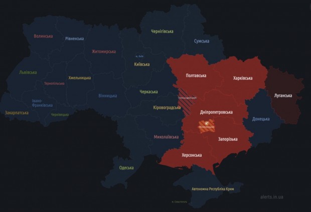 В редица области на Украйна е обявена въздушна тревога, взривове в Днепър