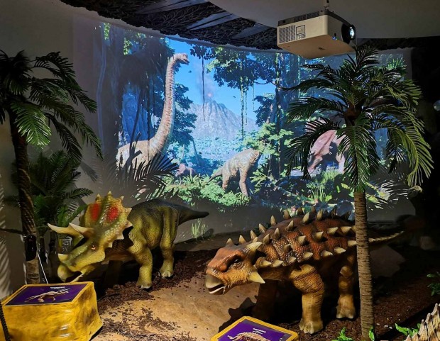 </TD
>Зала Динозаври“ вече разполага с реалистична видео анимация, която показва