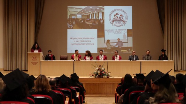 Тържествено дипломиране на абсолвентите от образователно-квалификационна степен "магистър" в Икономически университет – Варна