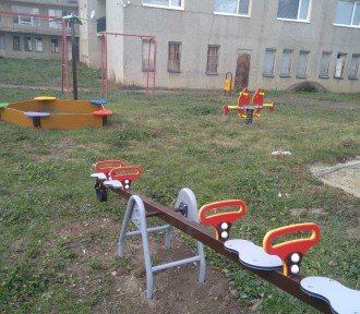 Нови детски люлки са поставени в детската градина на павелбанското село Скобелево