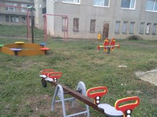 Нови детски люлки са поставени в детската градина на павелбанското село Скобелево