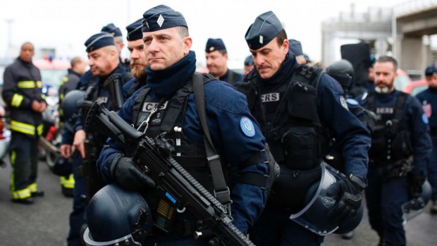 Мнозинството французи определят ситуацията със сигурността в страната като "влошена", показва проучване