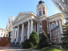 Директорът на Народния театър е готов да стигне до крайни действия