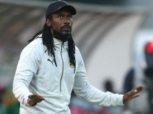 Селекционерът на Сенегал може да не води тима си срещу Англия