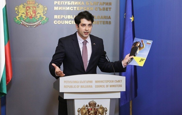 Министър Пеканов: България се справя добре с критериите за въвеждане на еврото