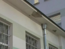 Абсурдна ситуация: Салонът е опасен и часовете по физическо се провеждат в класната стая