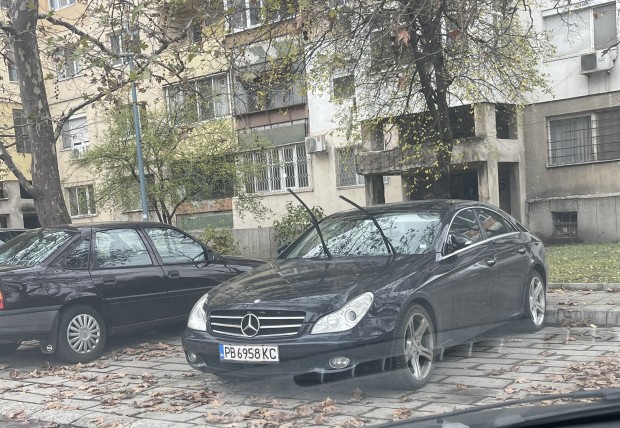 </TD
>Екипът на Plovdiv24.bg получи читателски сигнал за некоректен шофьор, паркирал