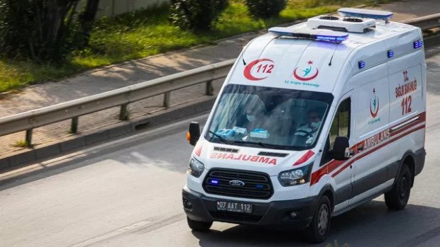 Трамвай се сблъска с автобус в Истанбул, има ранени