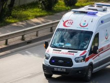 Трамвай се сблъска с автобус в Истанбул, има ранени