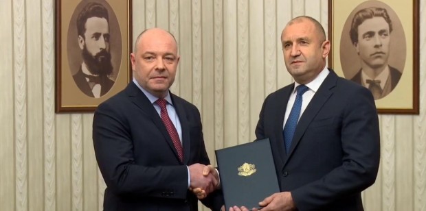 Радев връчи мандат на ГЕРБ, номинацията за премиер е изненадваща