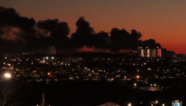 Пожар е избухнал след атака с дрон срещу летището в Курск