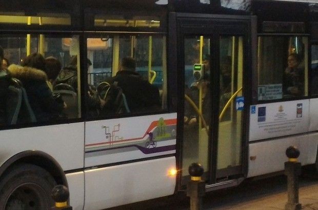 </TD
>Произшествие с пострадал пътник в автобус на градския транспорт е