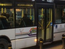 Пътник падна в градски автобус в Пловдив заради рязко потегляне