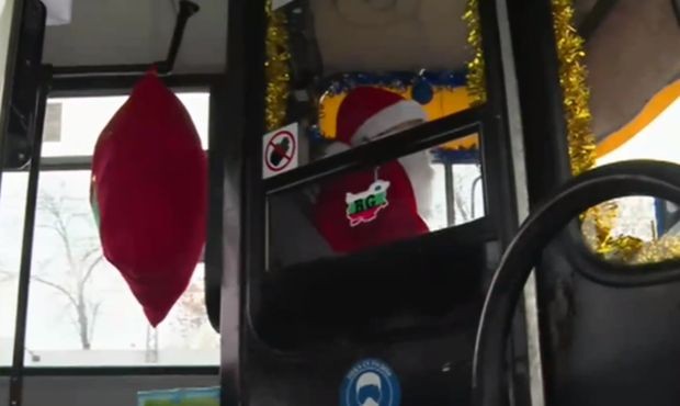 От днес в София тръгва специален коледен тролейбус