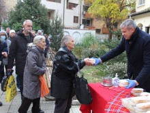 Раздадоха курбан за Никулден в район "Северен" в Пловдив