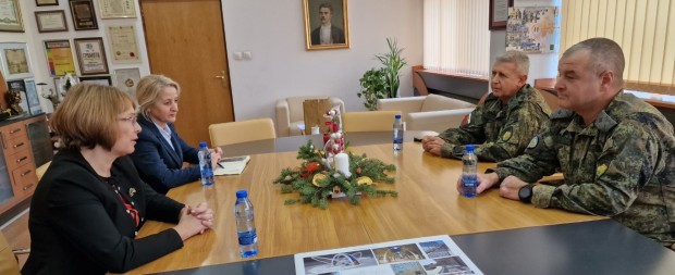 Кметът на Казанлък Галина Стоянова се срещна с новия и с бившия командир на 61 Стрямска механизирана бригада