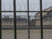 Заради кражба на 15 лева и побой мъж ще лежи 12 години в затвора