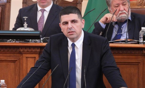 "Демократична България" призова партиите за подкрепа на законопроекта "Лукойл"