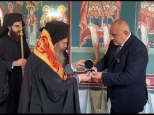 Борисов подари на софийски храм камък от Йерусалим