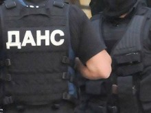 Полиция влезе в класна стая в Пловдив по време на час!