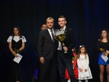 Кирил Илиев е спортист №1 на Благоевград за 2022 г., кметът Илко Стоянов връчи отличието на официална церемония в зала "Скаптопара"