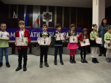 Медалистите от  състезание "Математика без граници" получиха своите медали и грамоти