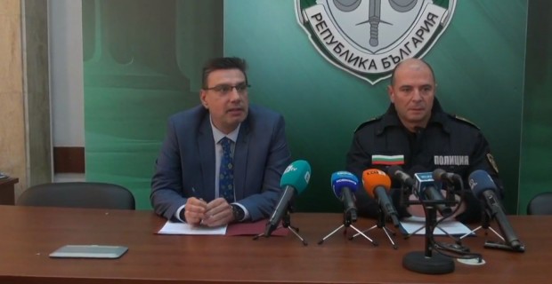 Спецакция "Бяло" в Суворово и Девня: 19 задържани от криминалния контингент
