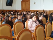 Прокурори се срещнаха с ученици в Габрово