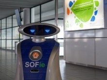 Първият роботизиран асистент започна работа на летище "София"